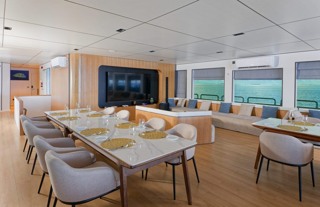Maldives liveaboard diving with sharks, manta rays, and luxury yacht experience by Blue Obsession Travel